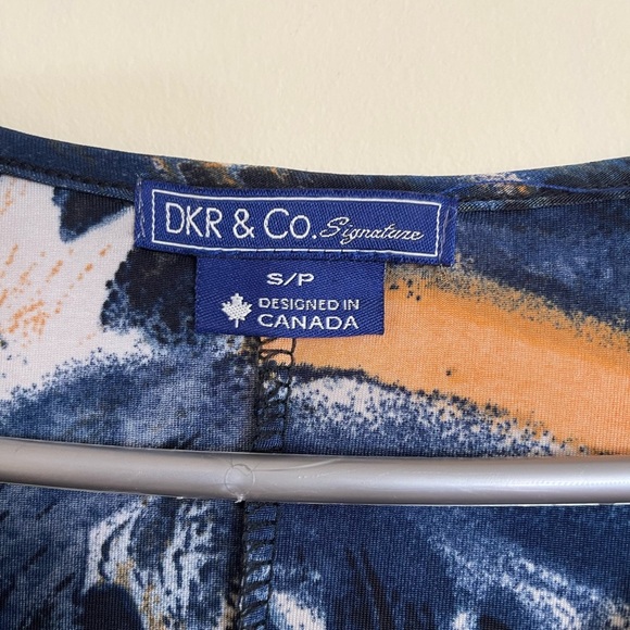 DKR & CO Abstract Patterned Ruffled V-neck  Blouse Women Size S US - Picture 5 of 5